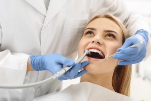如何判斷頸椎病？瞭解症狀與檢查方法